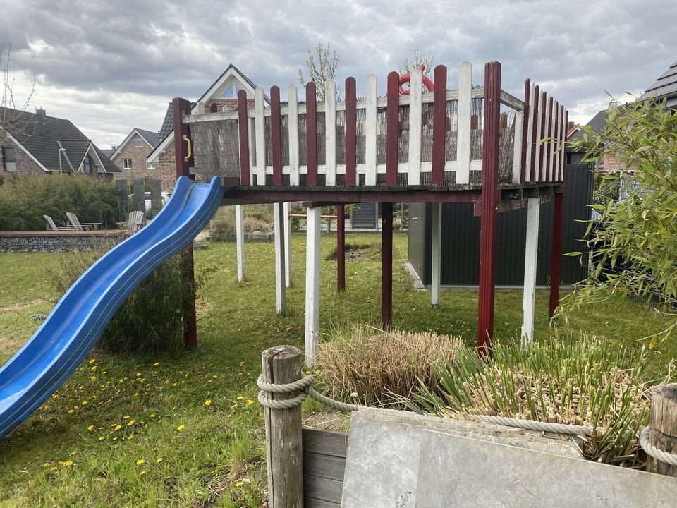 Robinienstämme Stelzenhaus Spielhaus Spielturm Piratenschiff in Dülmen