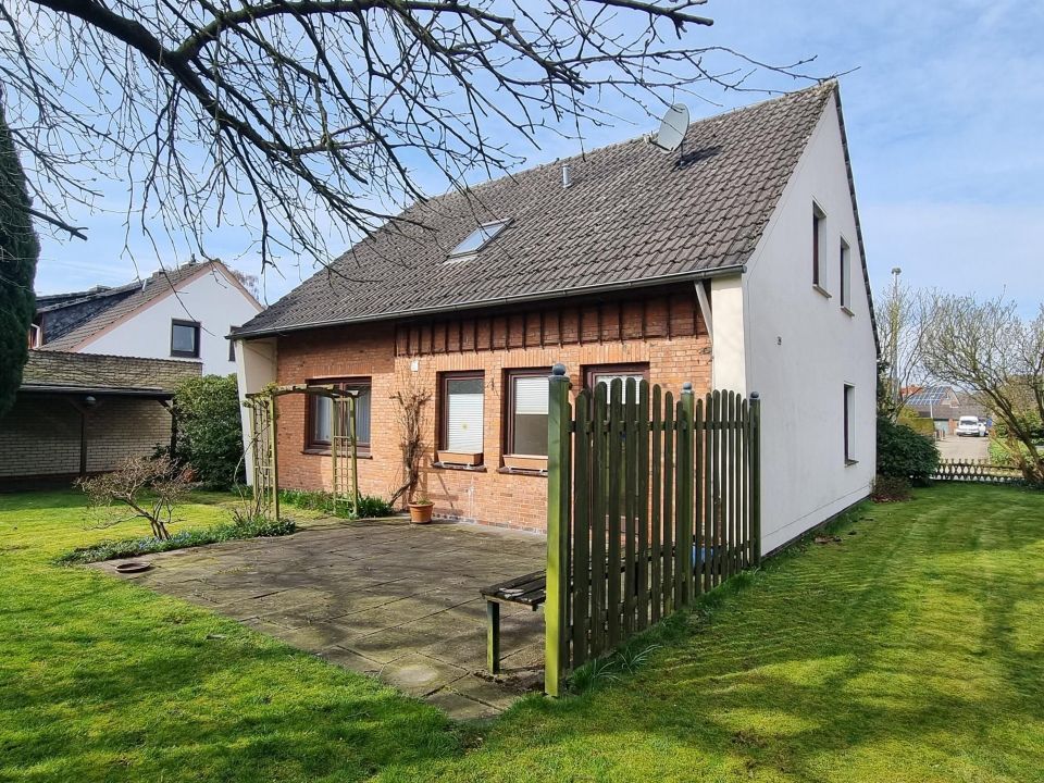 Anlage oder Eigenheim - Solides Zweifamilien- /Wohnhaus in ruhigem Wohngebiet in Dünsen in Harpstedt