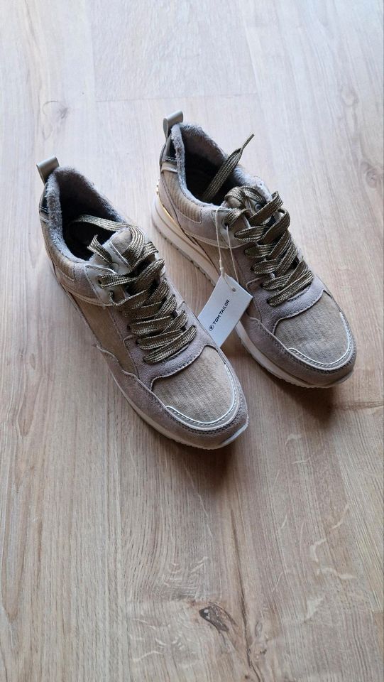 Ganz neue Sneaker von Tom Tailor, leicht gefüttert Größe 38 in Hattersheim am Main