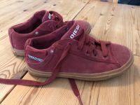 Diesel Turnschuhe Wildleder 32 Sneaker Niedersachsen - Winsen (Luhe) Vorschau