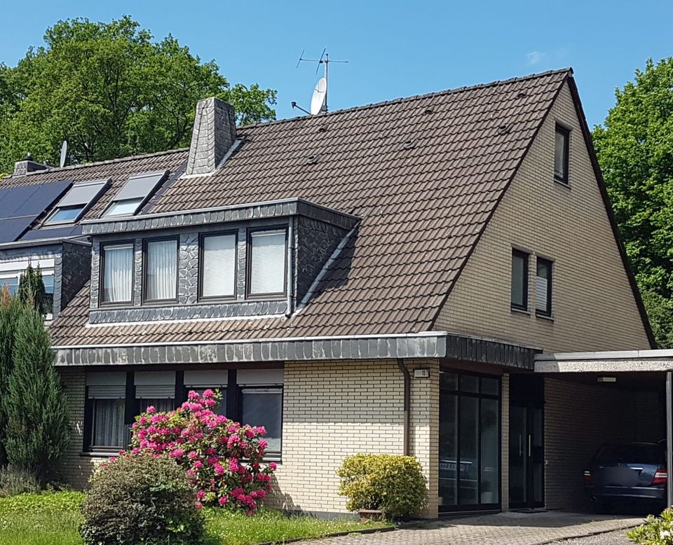 Doppelhaushälfte in bester Lage von Langenfeld-Wiescheid auf großem Grundstück mit Blick in den Wald in Langenfeld