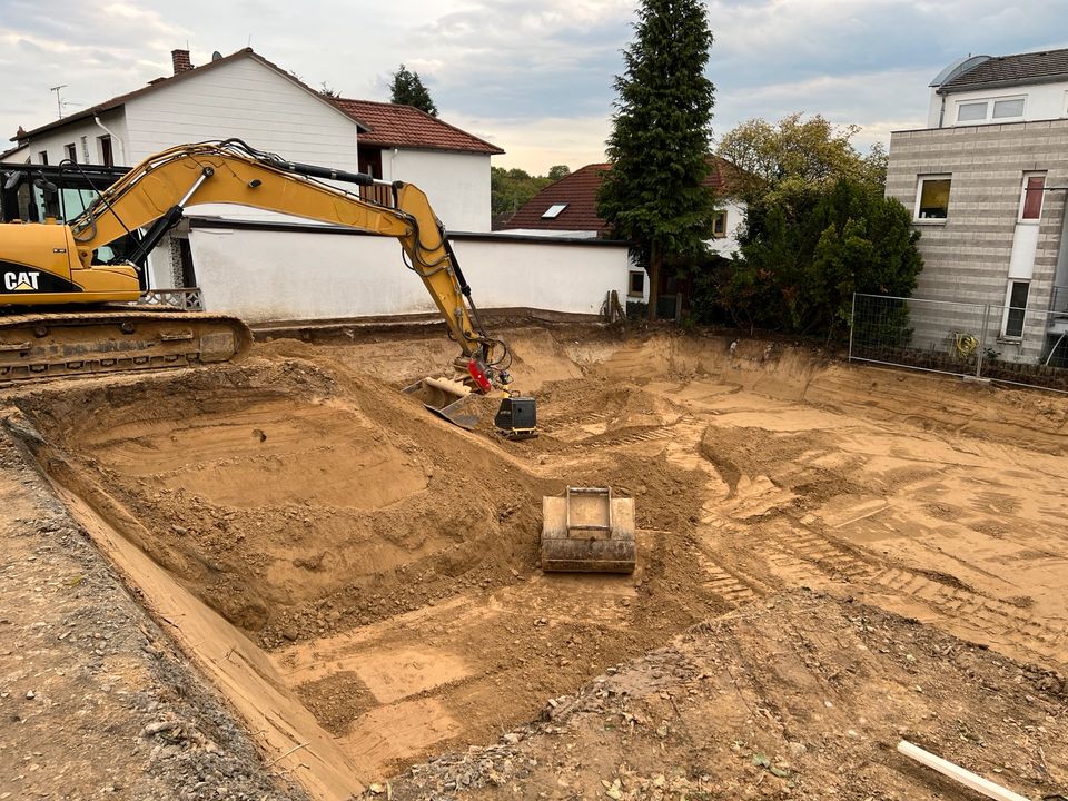 Fundament,Erdarbeiten,Aushub-arbeiten Baggerarbeit-Berliner Verbau in Darmstadt