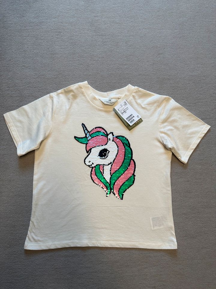 H&M Shirt Gr 122 / 128 Einhorn Wendepailetten neu + Etikett in Jesteburg