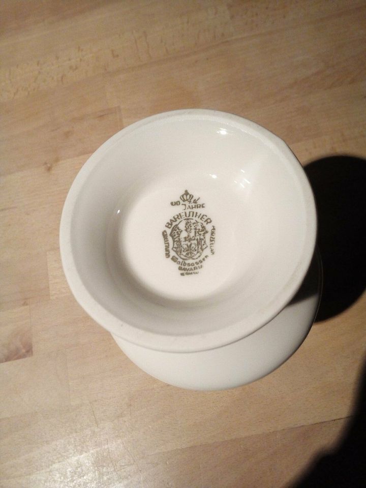 Bareuther Vase weiß Höhe ca. 19 cm sehr guter Zustand in Ebstorf