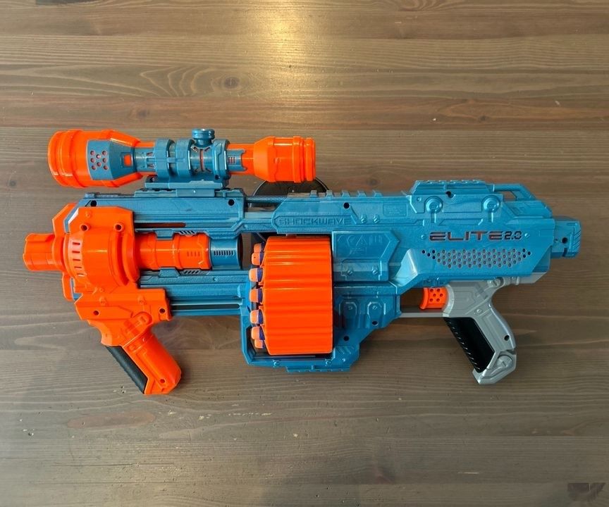 Nerf Elite 2.0 Shockwave mit Zielfernrohr in Moorrege