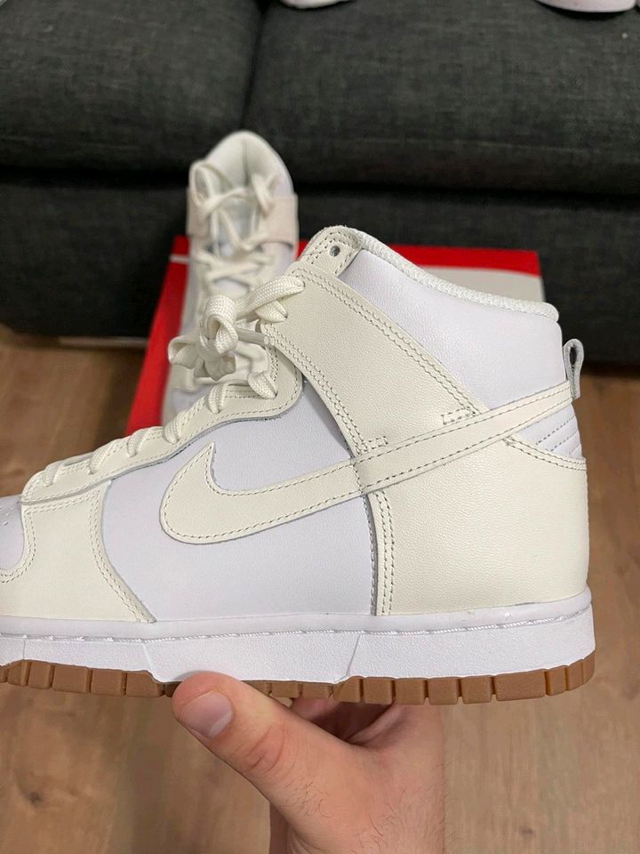 Nike Dunk High Coconut Milk EU 41 in Stuttgart