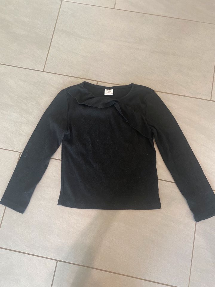 Cooles Zara Langarm Shirt schwarz Größe 134 in Hasselroth