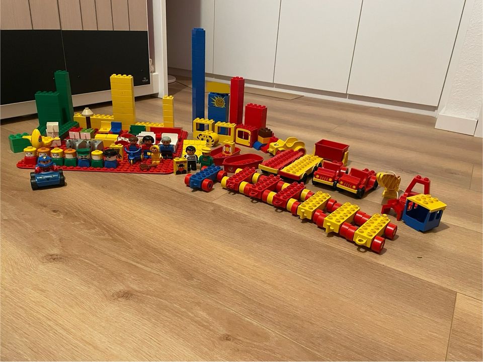 Fast 150 Teile Lego und Platte in Schwerte