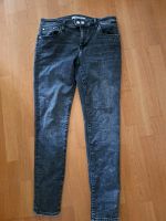 Graue Mavi Skinny Jeans Größe 30/30 Frankfurt am Main - Sachsenhausen Vorschau
