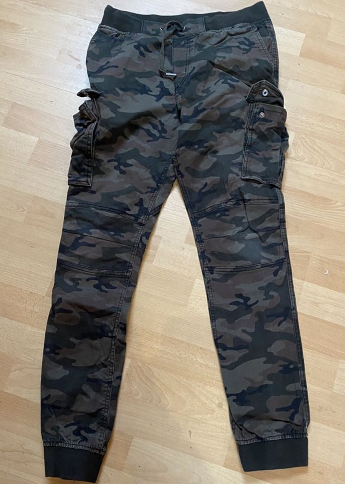 H&M Cargohose Carmouflage Größe XS in Klettgau