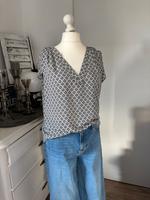 H&M Bluse Shirt Kurzarm v-Ausschnitt 44 schwarz-weiß Muster Niedersachsen - Seevetal Vorschau