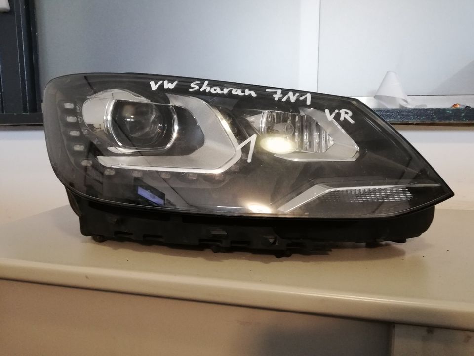 VW Sharan Bi-Xenon Scheinwerfer rechts 7N1941752 beschädigt in Belm