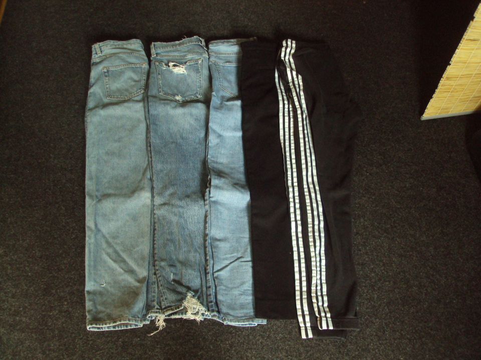 Hosen Größe S  Jeans, Adidas...  5 Stück in Schauenburg