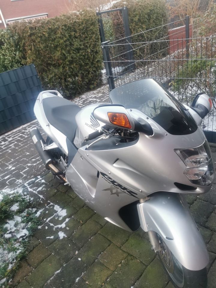 Verkaufe eine Honda cbr 1100 xx Blackbird 3400€ in Bremen