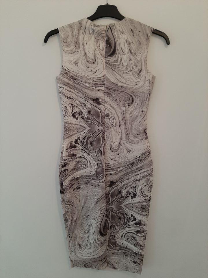Kleid Sommerkleid Schlauchkleid Größe S (neu mit Preisschild) in Appen