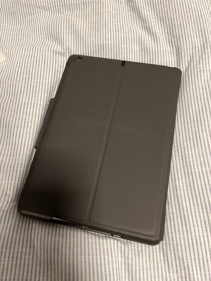 iPad 7, 32GB, LTE, Logitech Tastatur, 97,00% Akku in Harsum