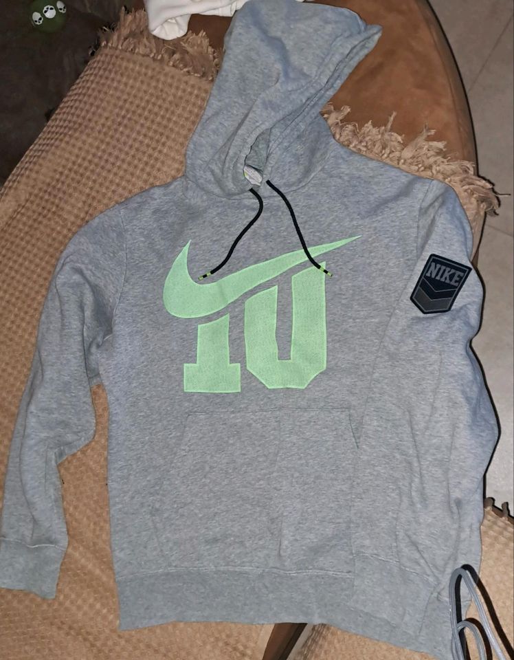 super NIKE Hoodie Gr.  M in Hamburg