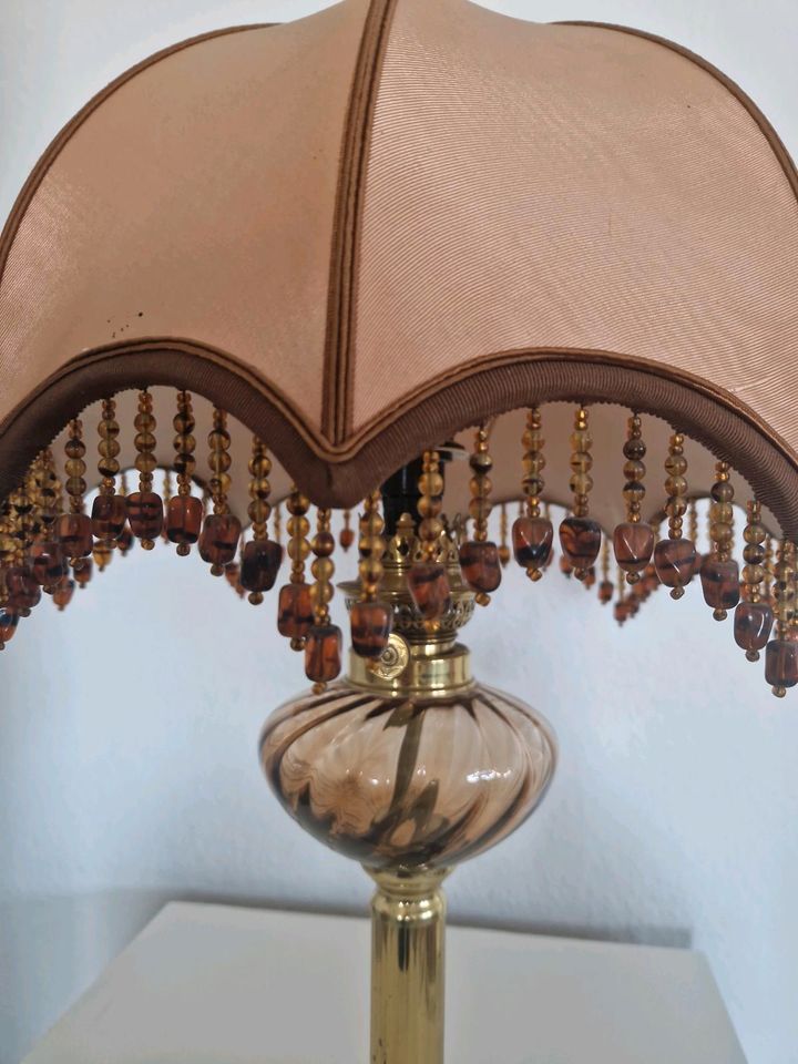 Eine wunderschöne vintage Tischlampe in Niederdorfelden