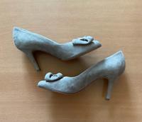 Absatzschuhe High Heels Peter Kaiser Größe 6 grau Schleife Brandenburg - Oranienburg Vorschau