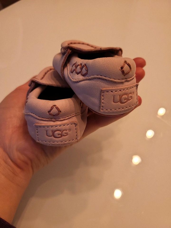 Ugg Halbschuh Säugling Gr. 16 Leder Rosa Mädchen in Duisburg