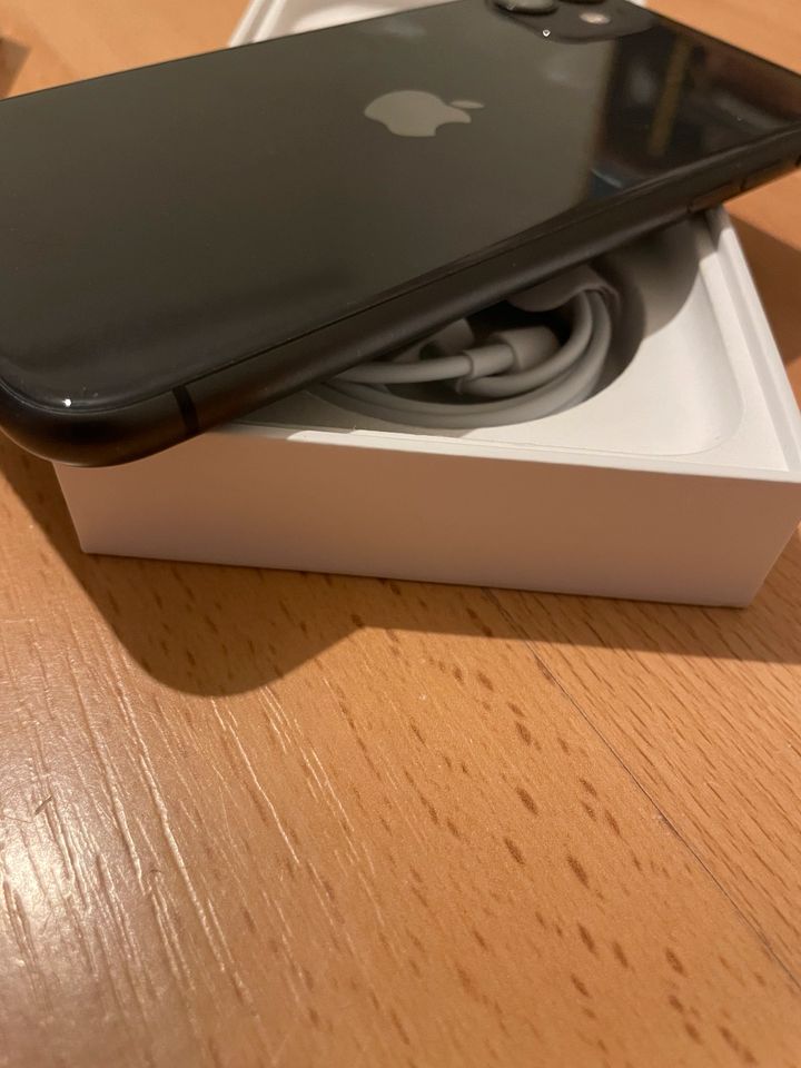 iPhone 11 schwarz 86% akkukapazität in Hamburg