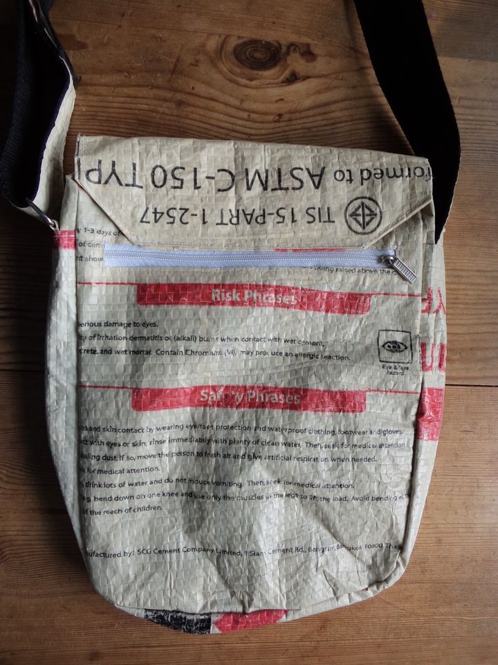 Tasche Schultertasche Vintage aus Recyceltem Material NEU NEU in Dortmund