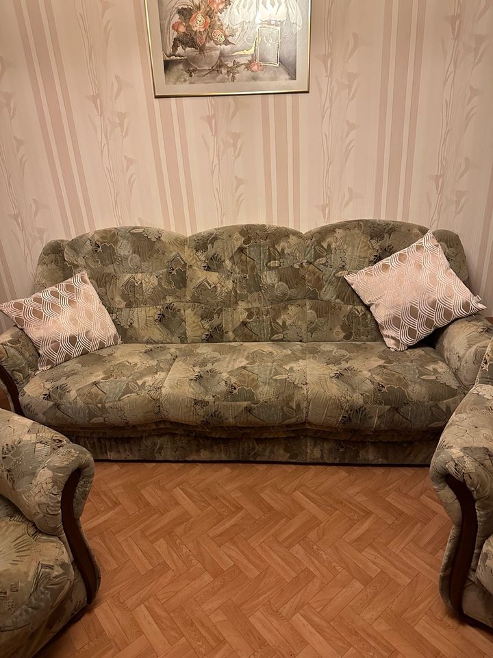 Schlaf- Couch mit zwei Sessel in Merchweiler