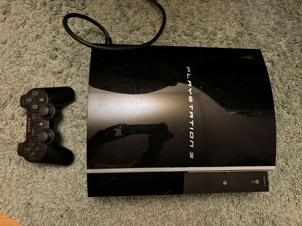 PlayStation 3 mit einem Controller in Düsseldorf