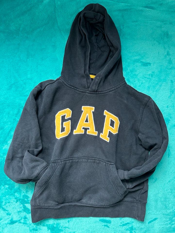 2 Gap Hoodies in Frankfurt am Main