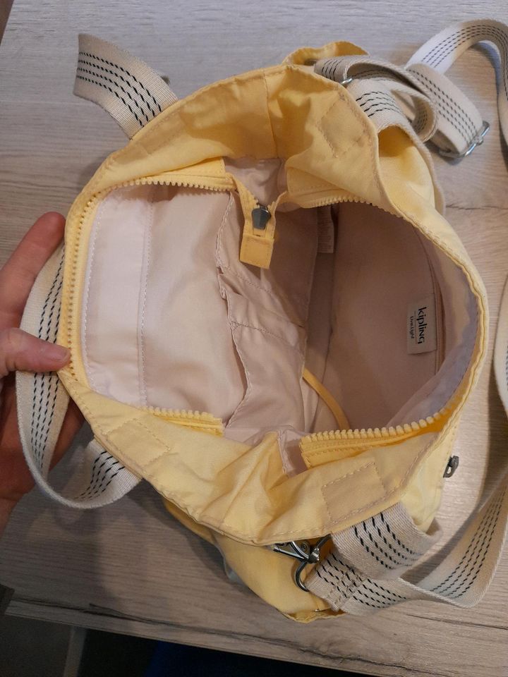 Kipling Tasche in zarten Gelb in Ilsede