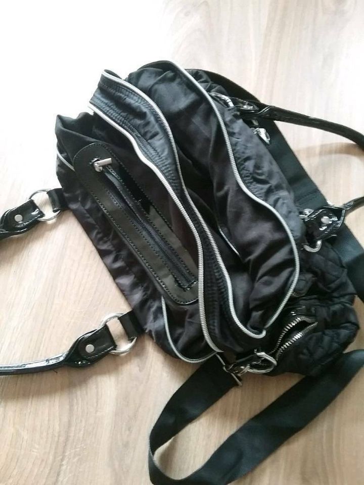 Schwarze Handtasche in Saarbrücken