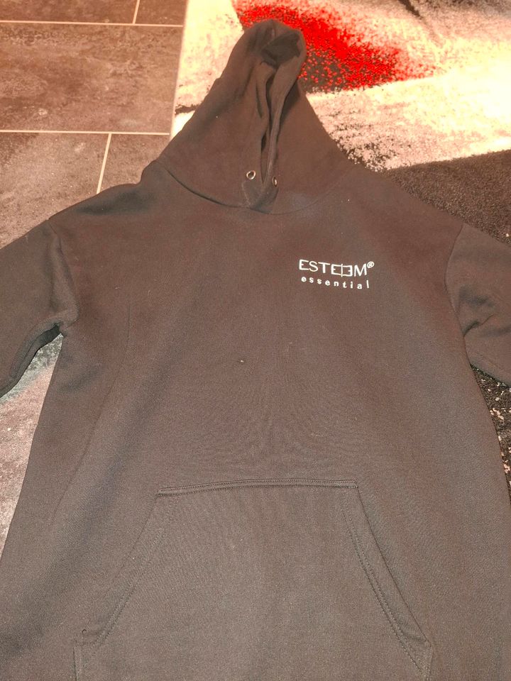 Esstem hoodie im sehr guten Zustand..... in Lemberg