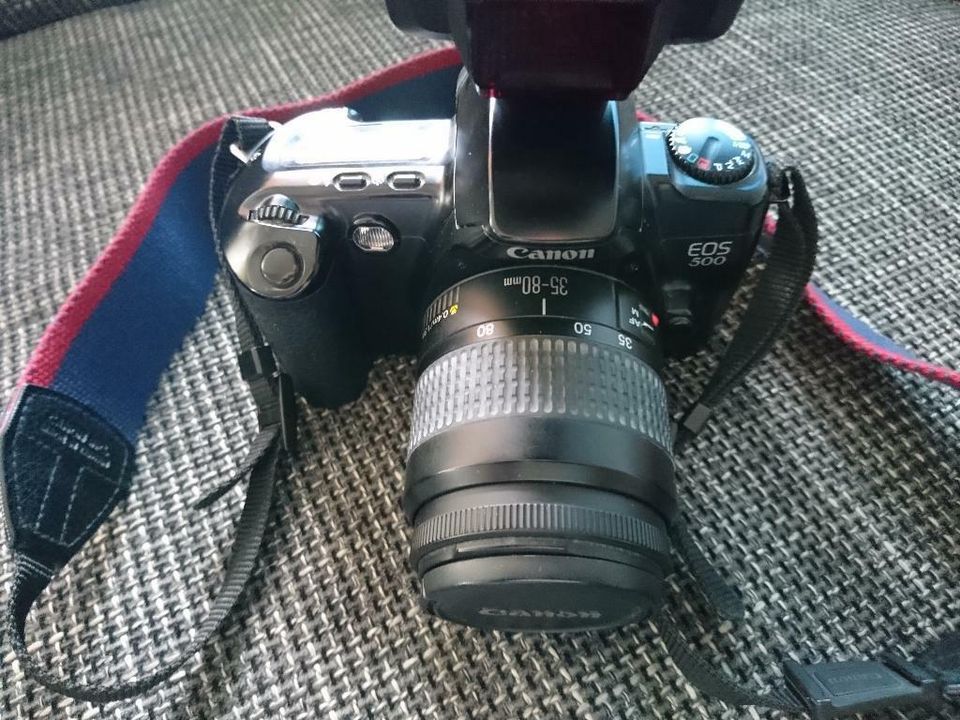Canon EOS 500 (Analog) mit Sunpak 4000 AF in Schemmerhofen