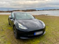 Tesla Model 3 Schwarz mit AHK  und Winterreifen Hessen - Biblis Vorschau