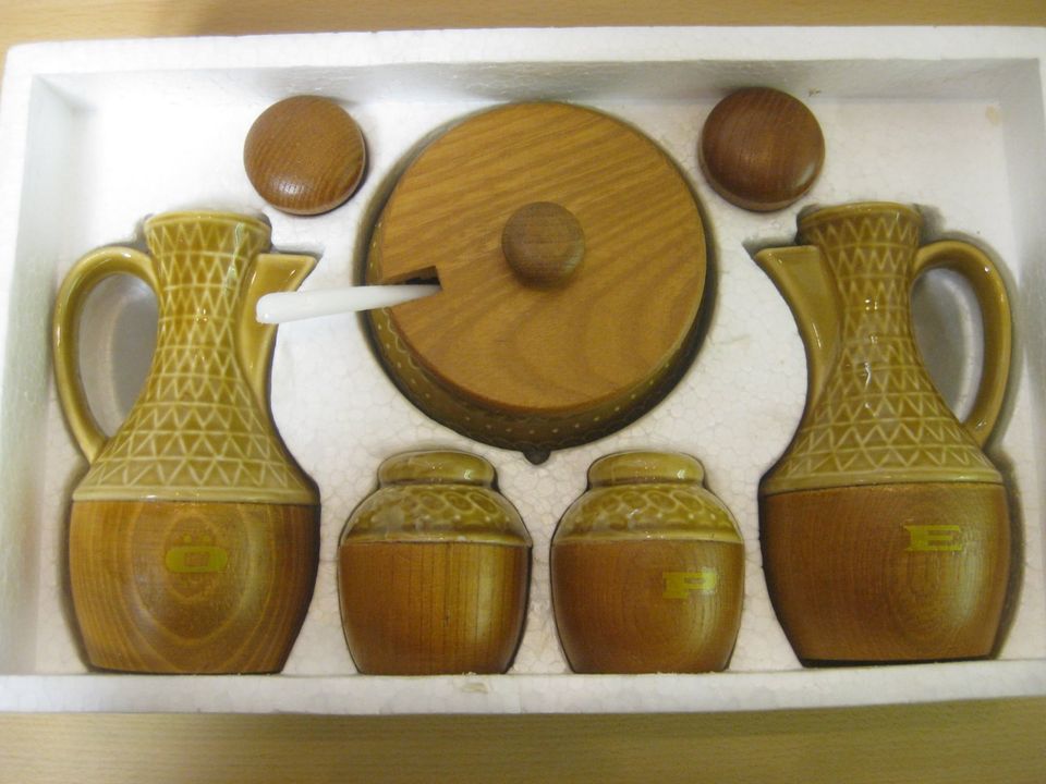 Tafel Set Essig und Öl Salz ,Pfeffer, und Schale in Maselheim