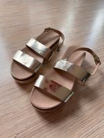 Zara Sandalen in Gold, Größe 40, neuwertig Baden-Württemberg - Freiberg am Neckar Vorschau