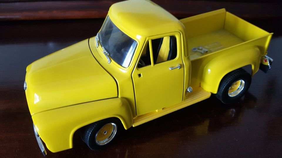 53 Ford Pick Up 1:18 in Thum