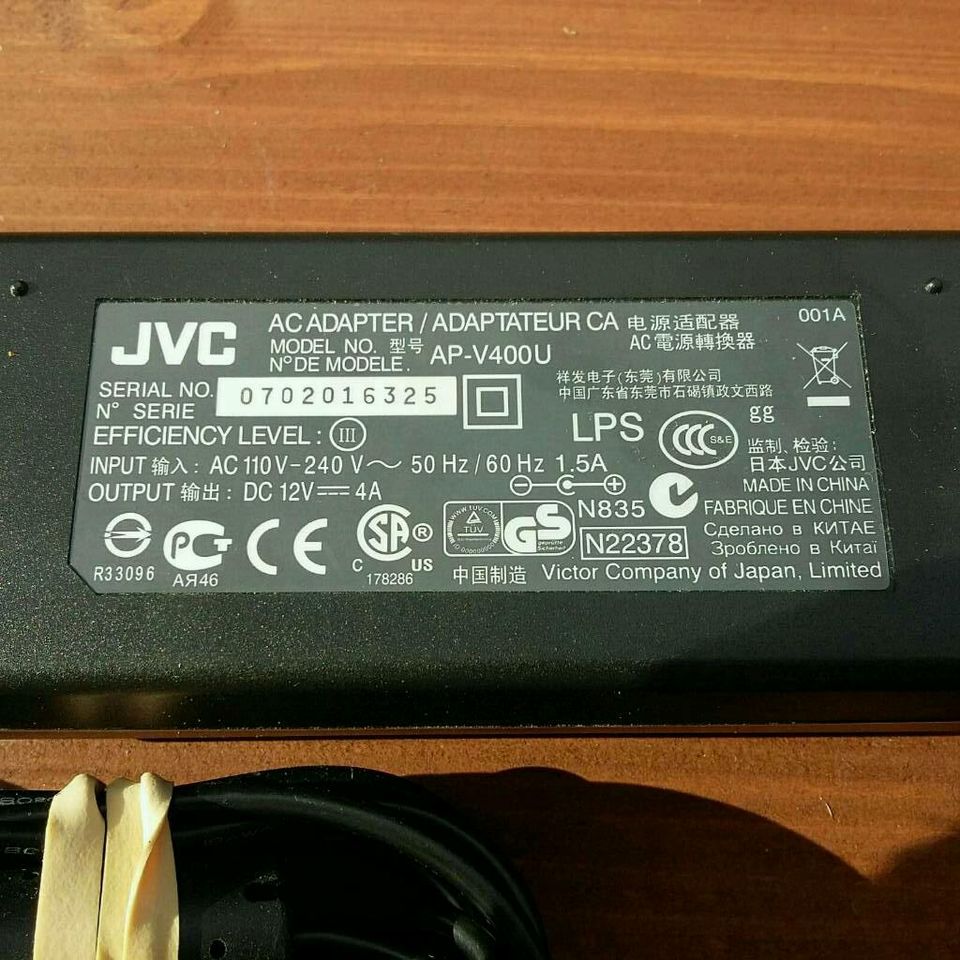 JVC AC ADAPTER AP-V400U NETZTEIL in Lauchhammer