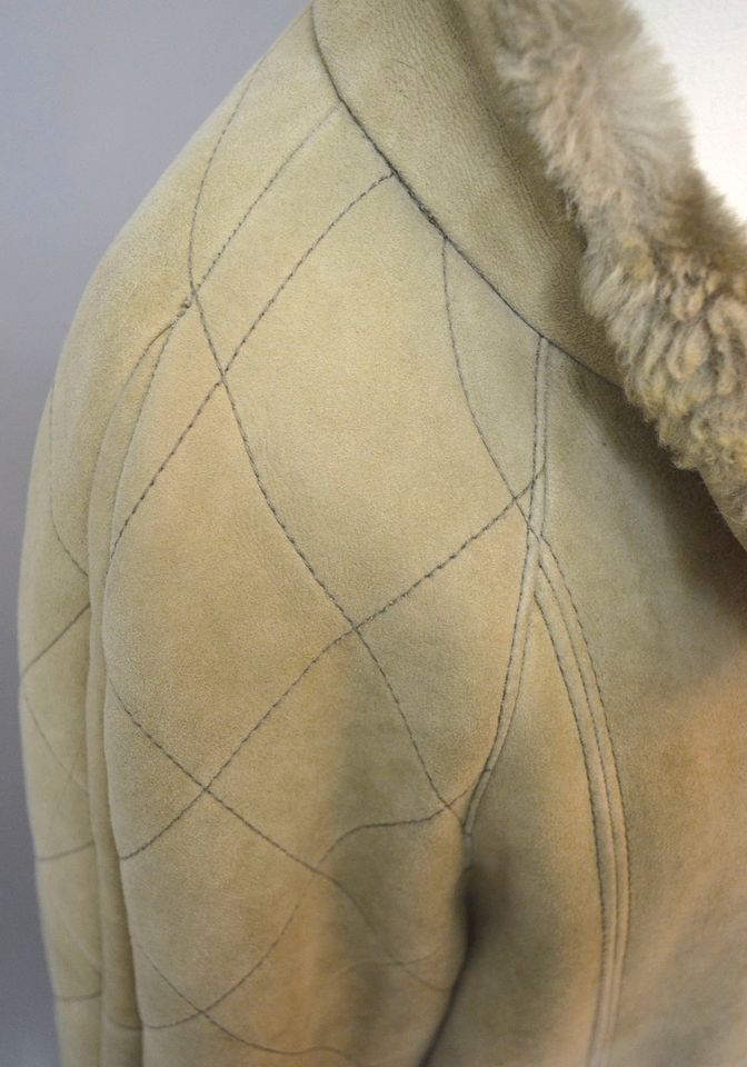 Vintage gewachsenes Lammfell Mantel Stickerei Parka Shearling XL in Leipzig