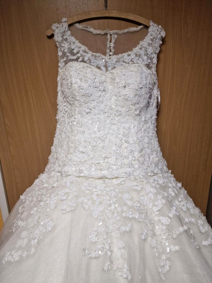 Hochzeitskleid Größe 38-42 in Grimme