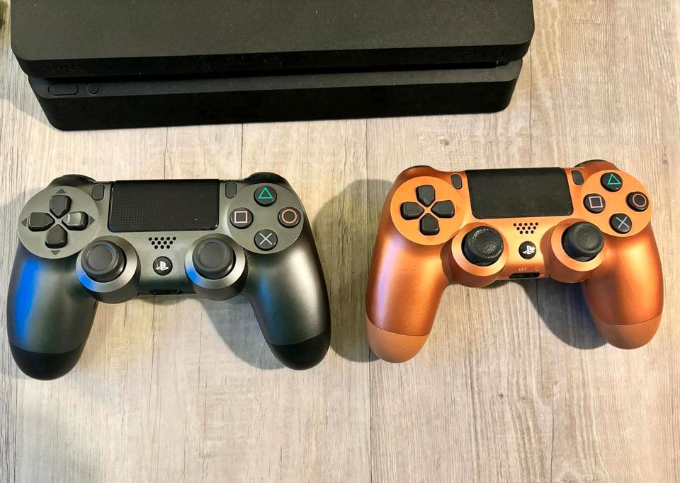 Playstation 4 Slim, PS4 mit 2 Controllern, neuwertig in Leipzig