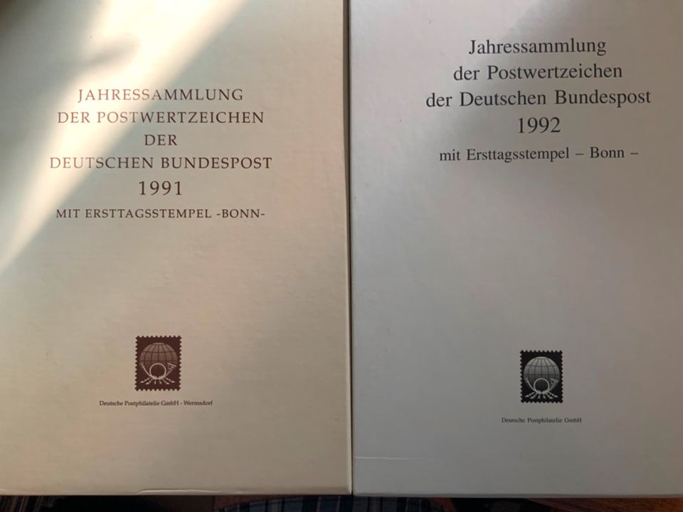 DDR Die Postwertzeichen Jahrbuch der Deutschen Post, je 10 € in Freiburg im Breisgau