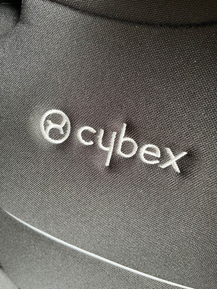 Cybex Auto- Kindersitz neuwertig in Bremerhaven