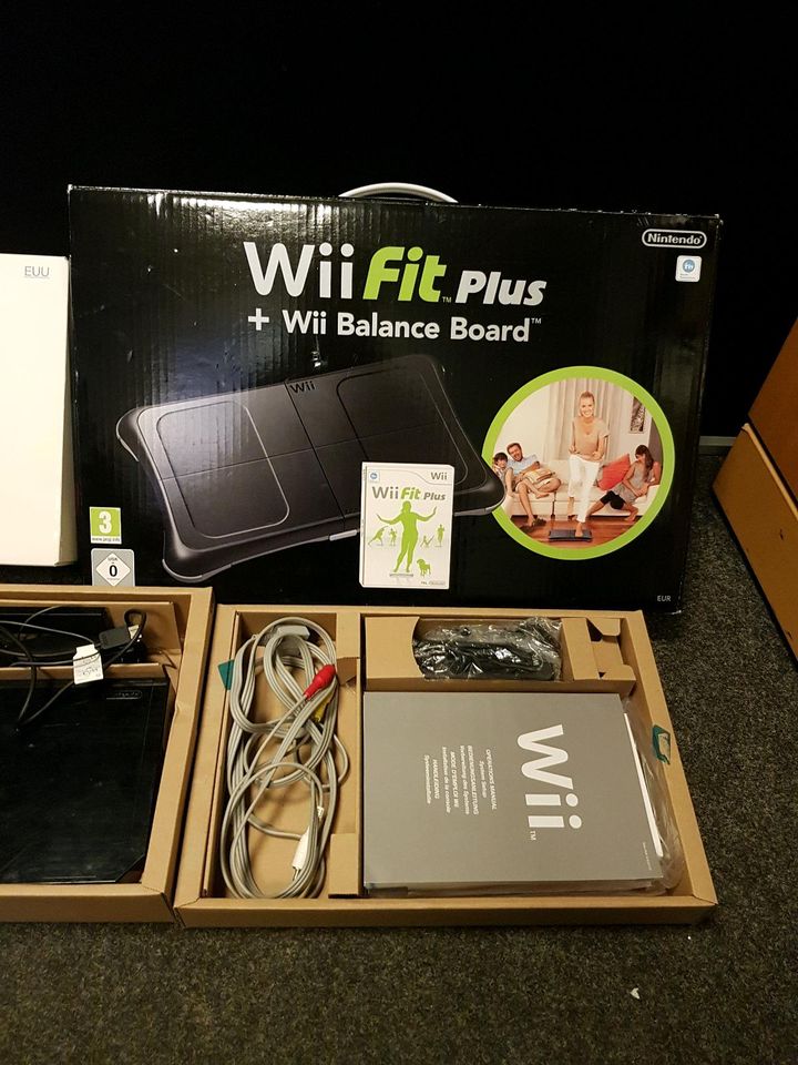 Nintendo Wii Fit Plus Set in OVP inklusive  Balance Board in Dinslaken