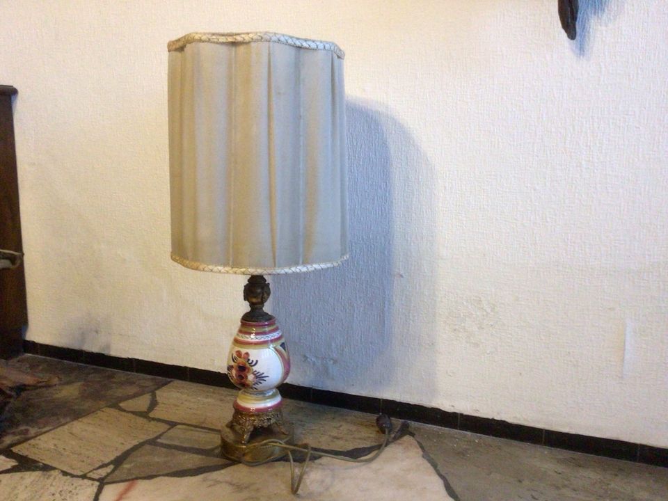Alte Stehlampe in Cadenberge