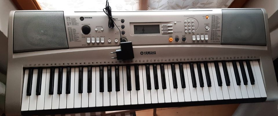 Keyboard Yamaha PSR 313 in Amerang