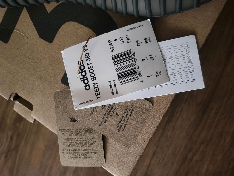 Adidas Yeezy Boost Beluga V2 350 43 1/3 UK9 US9,5 neuwertig in Krefeld