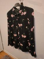 Damen Bluse von H&M Größe 36 (S) schwarz mit Blumen Aufdrücken Niedersachsen - Sarstedt Vorschau