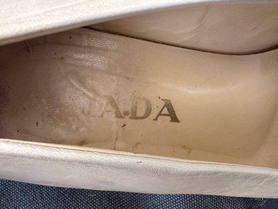 Prada Leder Ballerina gr. 39,5 in Olpe