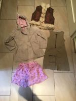 Schickes Kinderpaket Mädchen 122 128  Kleid Jacke Rock Weste Niedersachsen - Löningen Vorschau